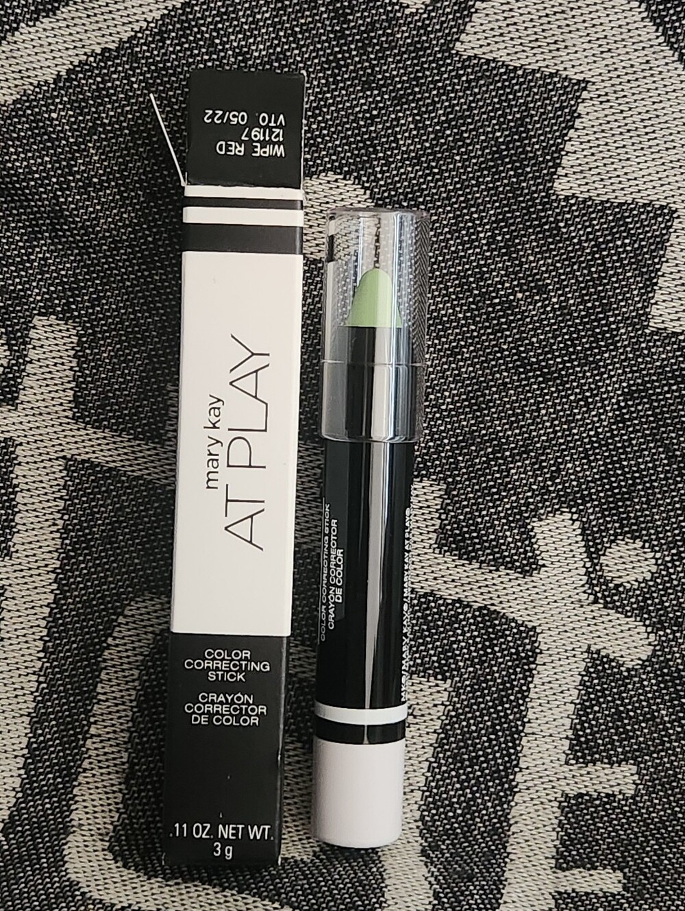 Mary Kay At Play 2-Pack Color Correcting Stick Wipe Out Redness Green 121197 - Picture 2 of 7